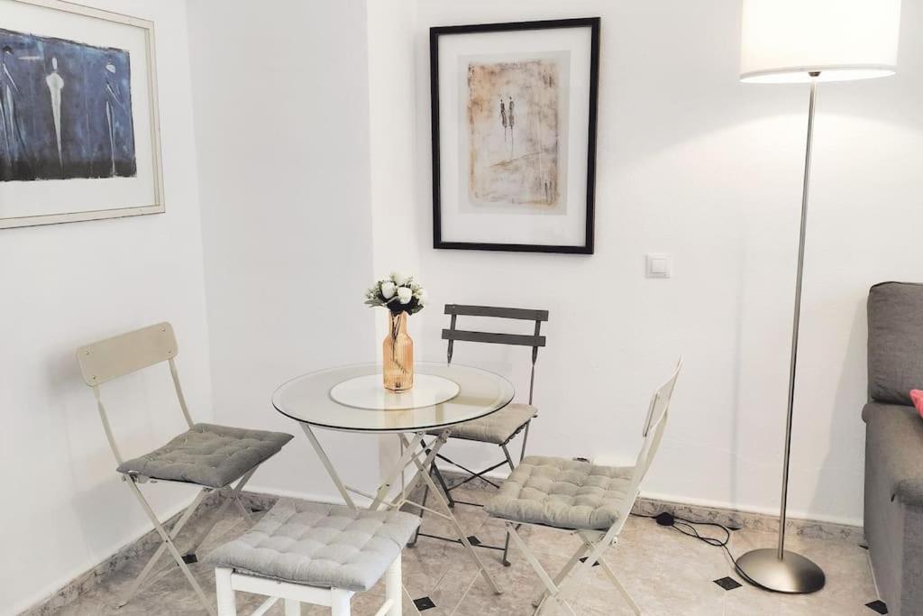 Bonito Apartamento De Dos Dormitorios En El Centro Y Calle San Miguel Torremolinos Bagian luar foto