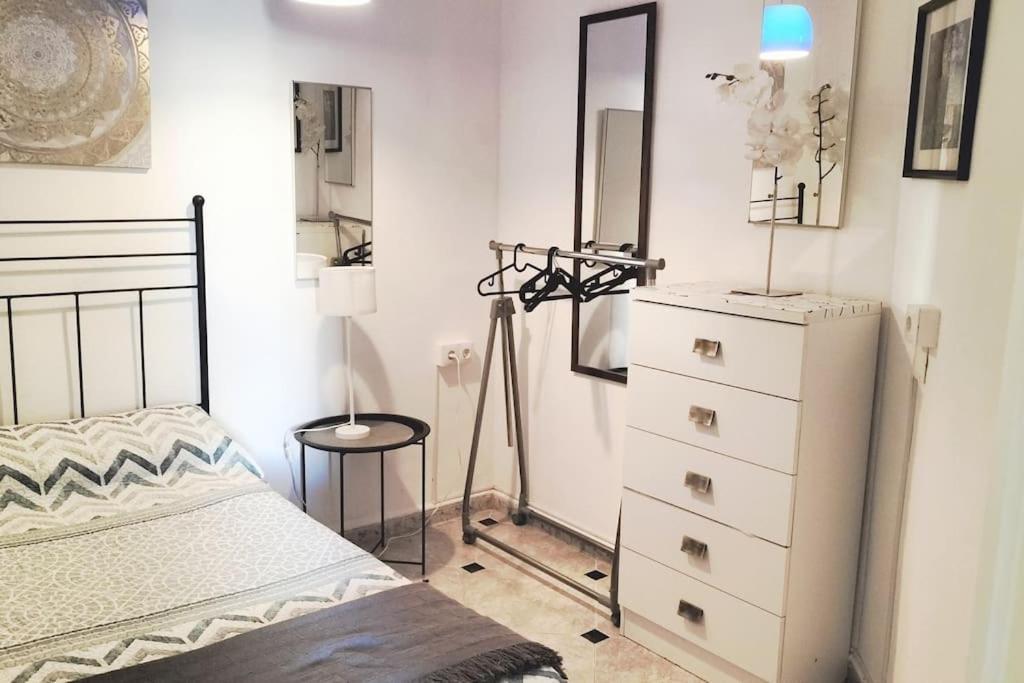 Bonito Apartamento De Dos Dormitorios En El Centro Y Calle San Miguel Torremolinos Bagian luar foto