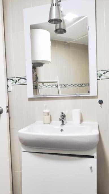 Bonito Apartamento De Dos Dormitorios En El Centro Y Calle San Miguel Torremolinos Bagian luar foto