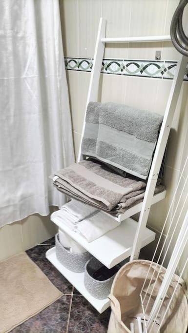 Bonito Apartamento De Dos Dormitorios En El Centro Y Calle San Miguel Torremolinos Bagian luar foto