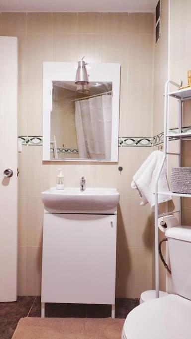 Bonito Apartamento De Dos Dormitorios En El Centro Y Calle San Miguel Torremolinos Bagian luar foto